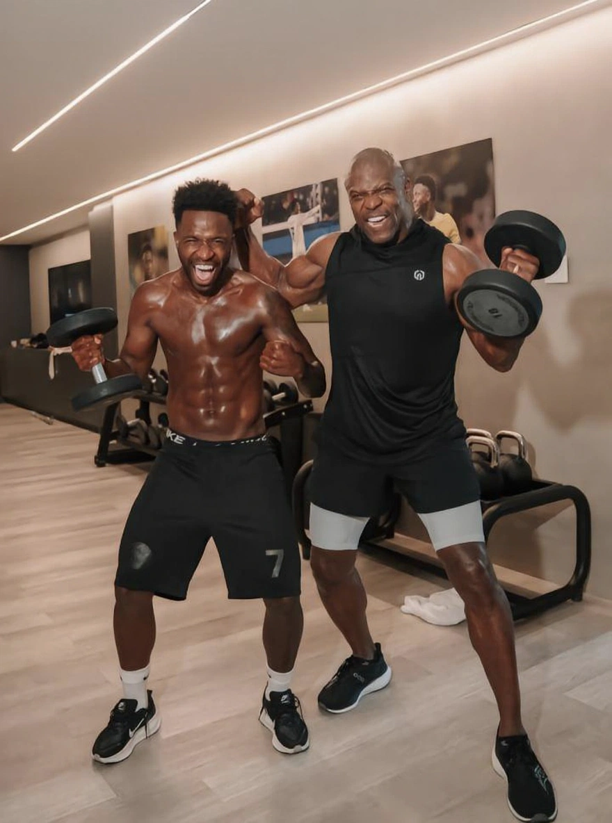 Vinícius Teams Up with Terry Crews for a Workout, Invites Haaland